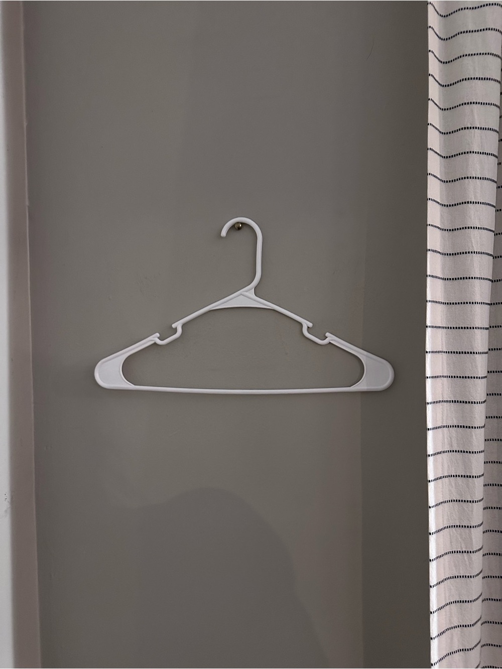 Mainstays Plastic Notched Adult Clothes Hangers 30 Count